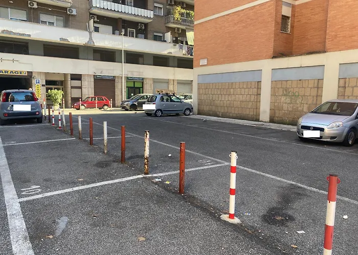Michele Lux - 6 People - Spotless - 3 Stops From Vatican, 4 Stops From Colosseum