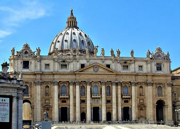 Michele Lux - 6 People - Spotless - 3 Stops From Vatican, 4 Stops From Colosseum